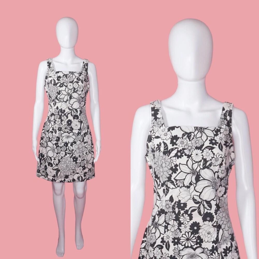 1990s-Y2K CITY TRIANGLES Black & White Floral Graphic MOD Style Mini Dress. XS-S
